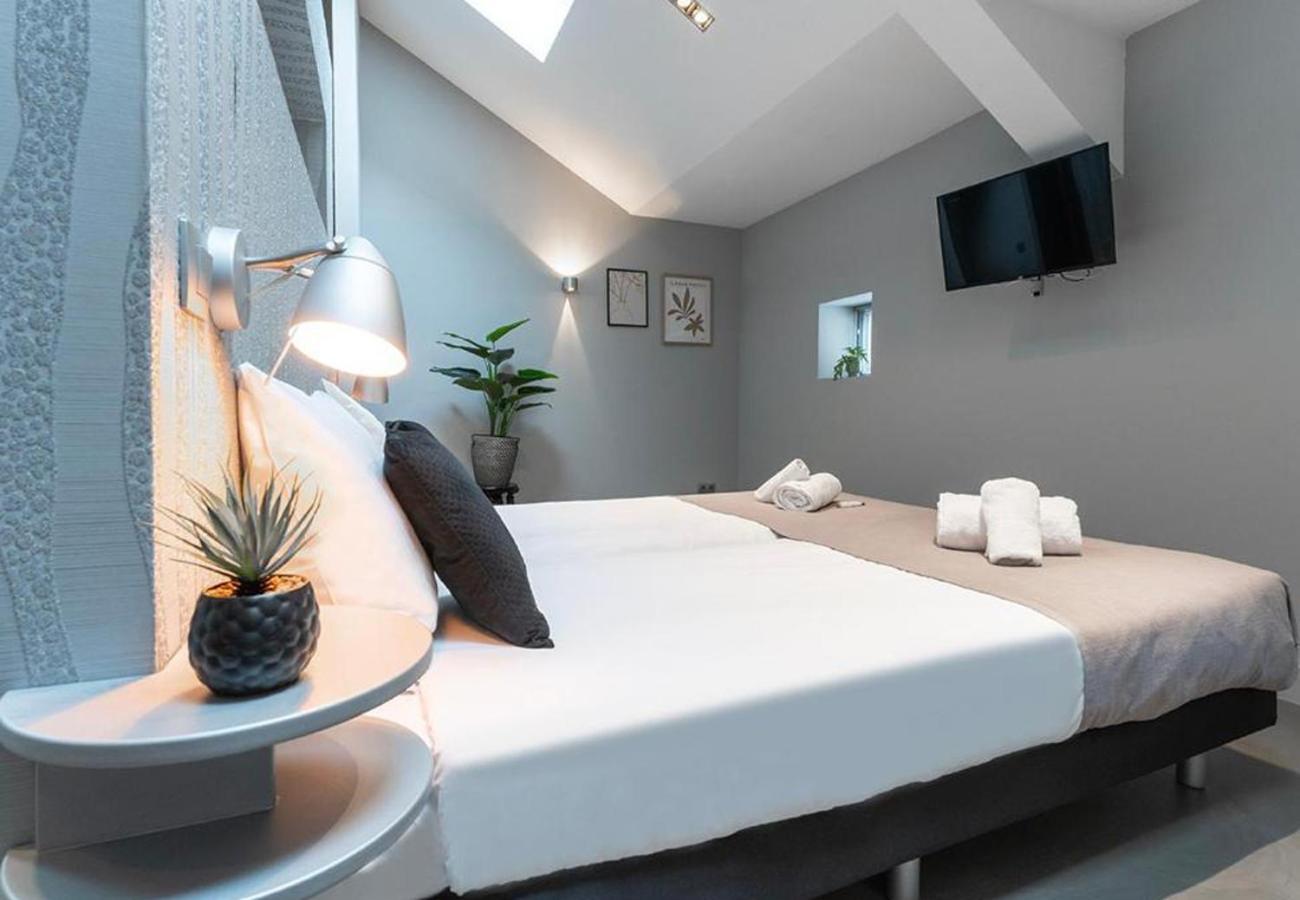 Suite With Wellness Nextdoor And Kitchen Access Oss Exterior foto
